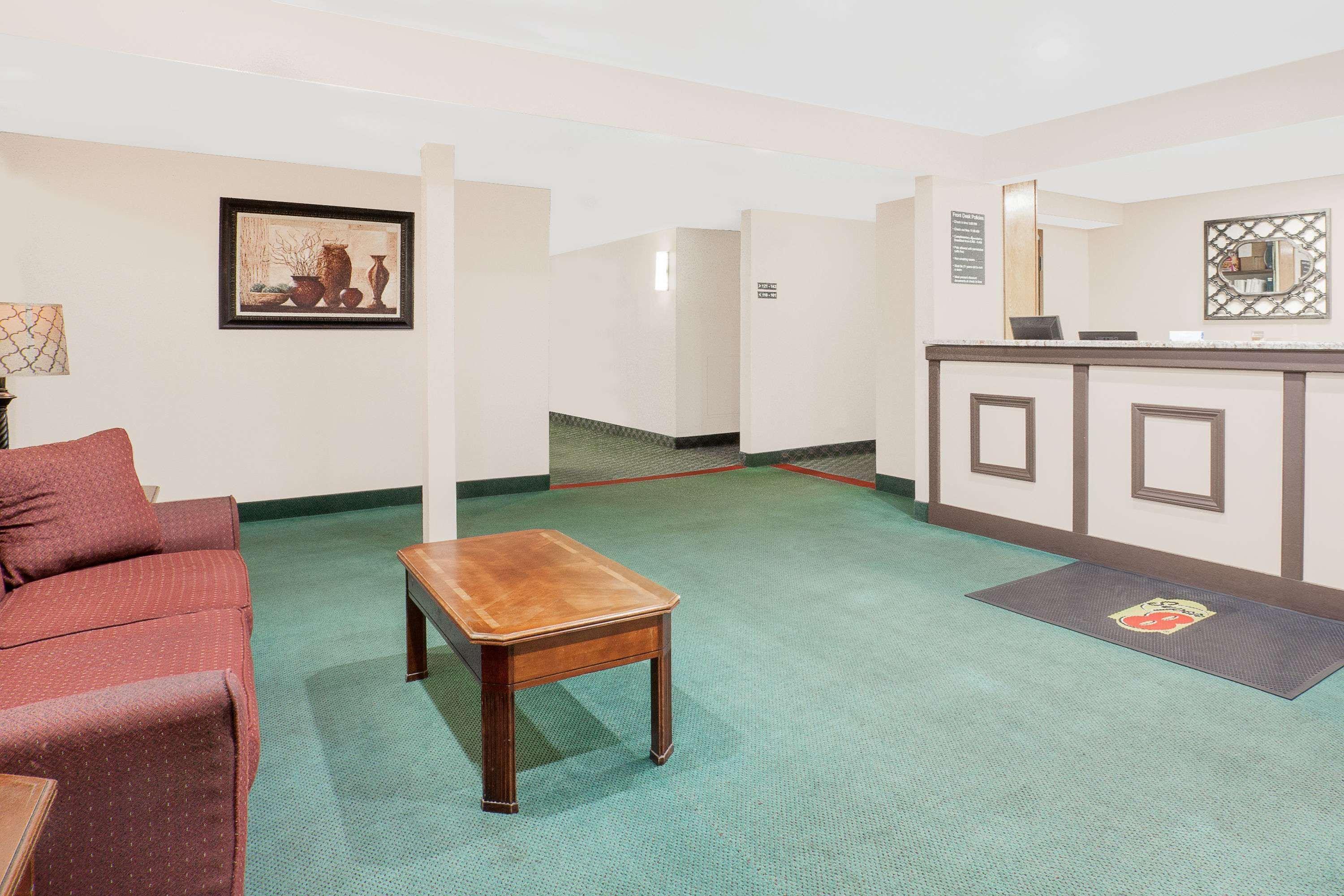Super 8 By Wyndham Motel 2*