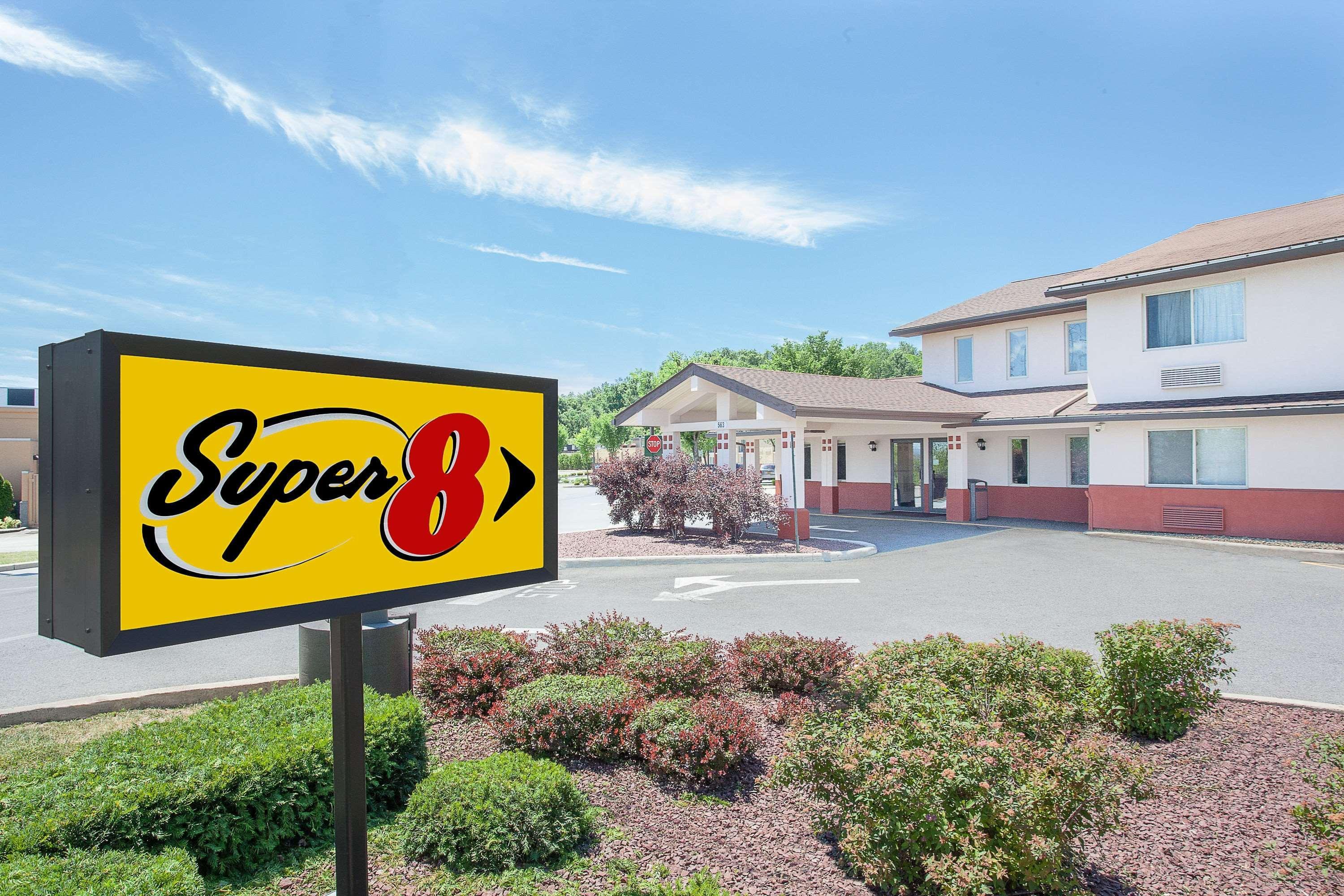 Super 8 By Wyndham Motel