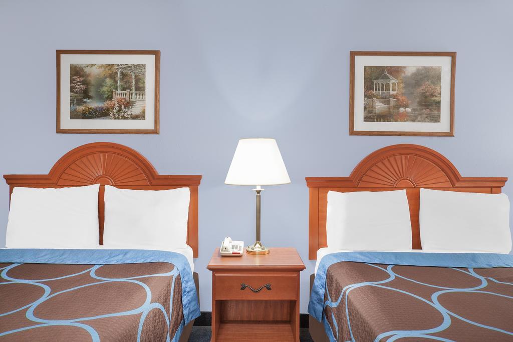 Super 8 By Wyndham Motel 2*