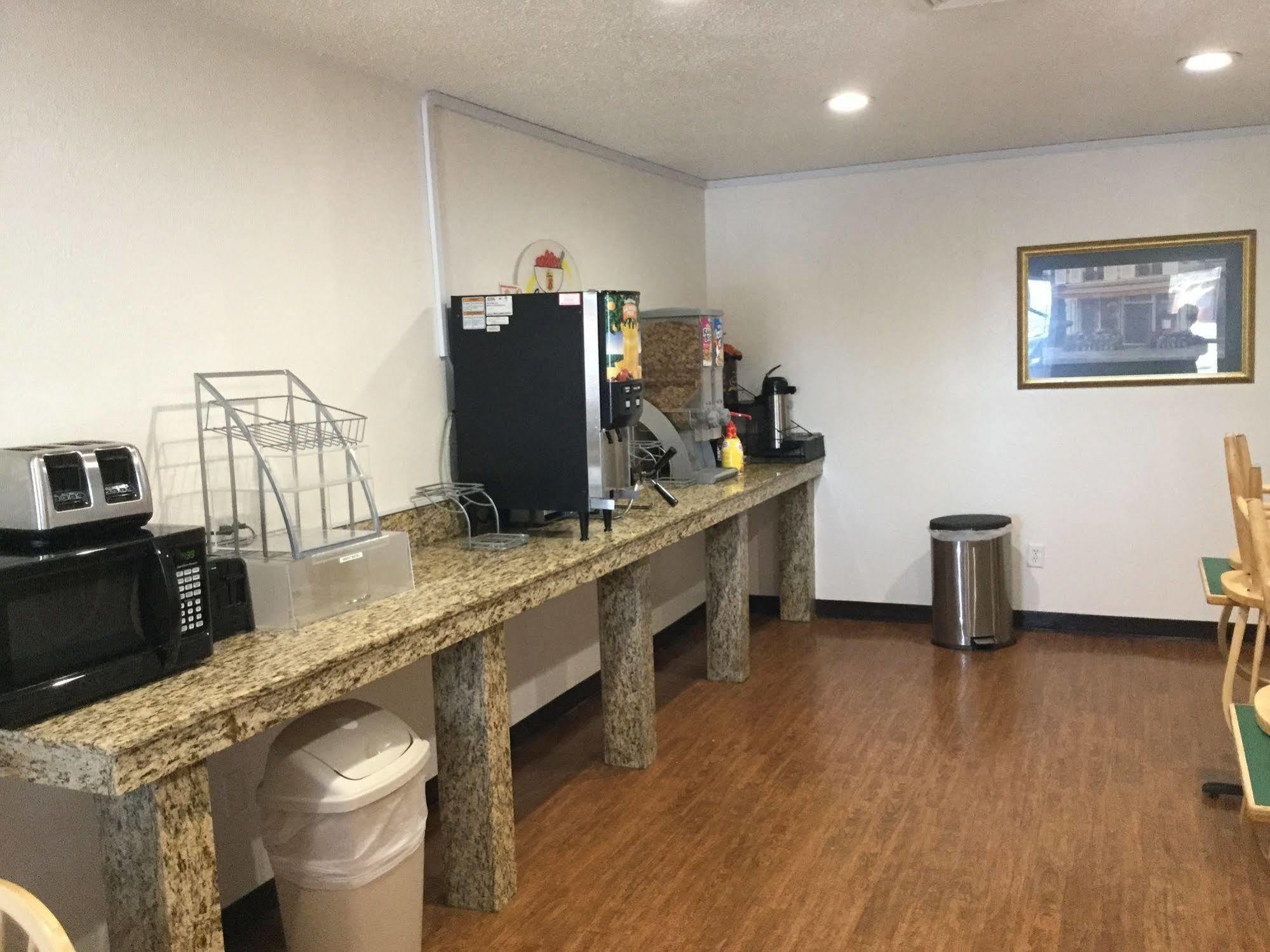 Super 8 By Wyndham Motel 2*